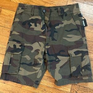 men’s camo shorts